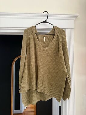 Free People Chunky Knit Sweater – Cozy Olive Green V-Neck – Size Large